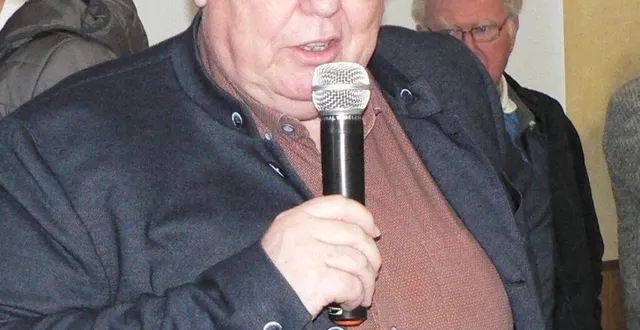 photo  patrick manuel, maire, regrette la prochaine fermeture de la boulangerie du village.  &copy;  ouest-france 
