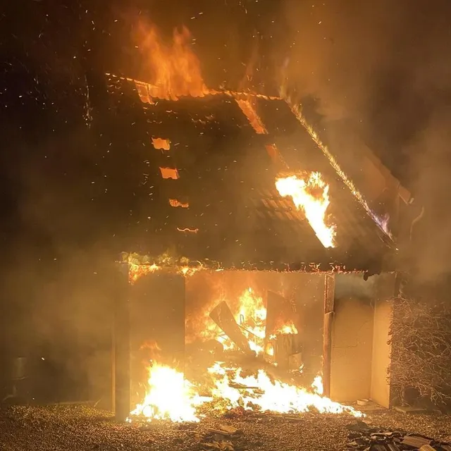 photo une vingtaine de sapeurs-pompiers du département sont intervenus sur le sinistre.  ©  photo fournie par le propriétaire