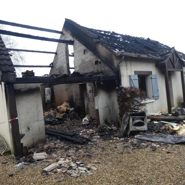photo la maison a été entièrement détruite par l’incendie, dans la nuit de jeudi à vendredi.  ©  ouest-france