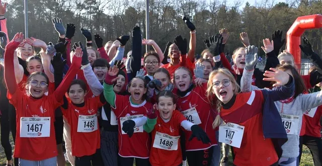 photo  les collégiennes de saint-joseph, au mans (sarthe), quelques minutes avant le départ.  &copy;  ouest-france 