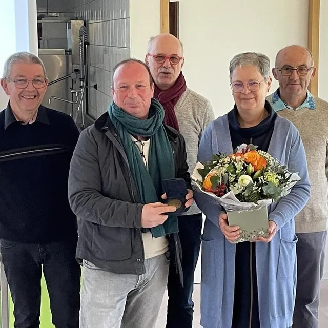 photo pascal riauté, président de l’ensemble musical crescendo, a reçu la médaille de la commune de parcé-sur-sarthe, en compagnie d’autres membres éminents de l’association, samedi 11 janvier 2025, lors des vœux du maire.  ©  ouest-france