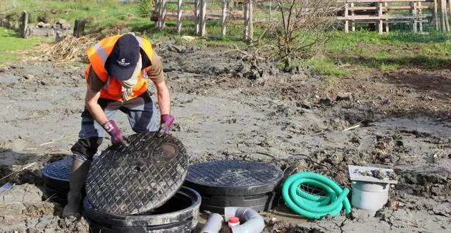 photo  deux des tarifs des redevances d’assainissement non-collectif sont revus à la hausse dans le territoire de la communauté de communes des vallées du haut-anjou : le contrôle périodique et le contrôle réalisation.  &copy;  archives ouest-france 