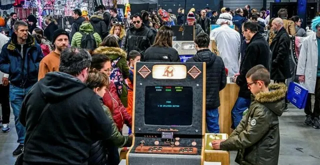 photo  le bonheur absolu pour les geeks.  &copy;  archives le maine libre - yvon loué 