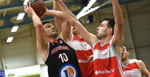 photo  le brissac aubance basket de jean-baptiste macé attend marmande de pied ferme  &copy;  co - michel durigneux 