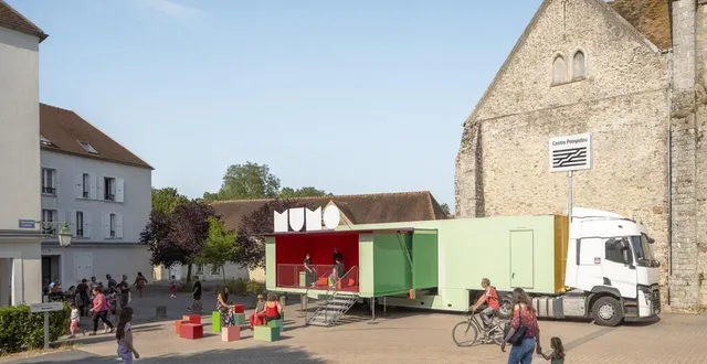 photo  de janvier à juin 2025, le camion-musée mumo x centre pompidou fait étape dans une trentaine de communes des pays de la loire.  &copy;  mumo x centre pompidou 