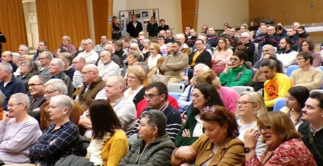 photo  de nombreux habitants ont assisté à la cérémonie des vœux.  &copy;  le maine libre 