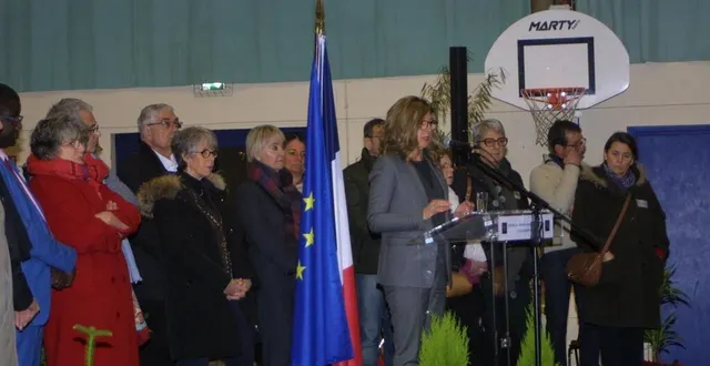 photo  véronique maillet a présenté des vœux résolument positifs devant près de 200 personnes, dont le préfet de maine-et-loire.  &copy;  co 