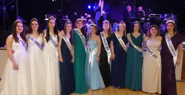 photo  une belle photo de famille réunissant les miss vibraye, les miss champagné et miss beauté val de loire 2024 autrefois miss vibraye elle aussi !  &copy;  le maine libre 