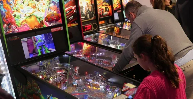 photo  le premier tournoi de flipper de family’s game, à caen (calvados), organisé samedi 18 janvier 2025, a attiré des participants et participantes de tous les âges.  &copy;  ouest-france 