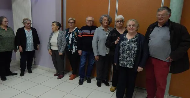 photo  le bureau du club générations mouvement de vaas.  &copy;  le maine libre 