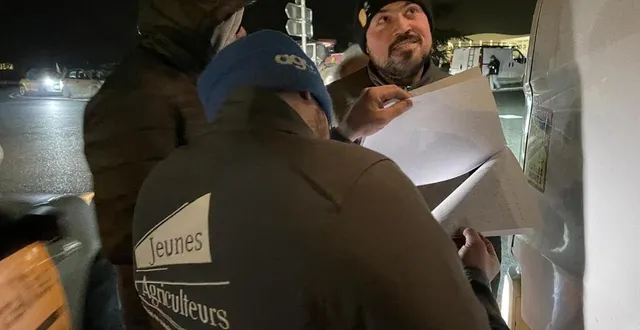 photo  lundi 20 janvier 2025, la fdsea et les ja de la sarthe ont organisé une série de contrôles de l’origine des produits transportés par camions.  &copy;  le maine libre 