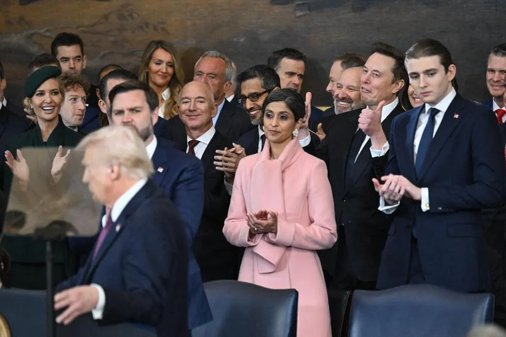 Donald Trump veut « planter » le drapeau américain « sur la planète Mars » FréjusSaint