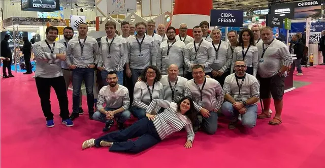 photo  le comité interrégional bretagne-pays de la loire (cibpl) au salon international de la plongée sous-marine, à paris, avec jean-pierre bouakaze, gérant de maïtaï bécon plongée (à droite).  &copy;  maïtaï bécon plongée 