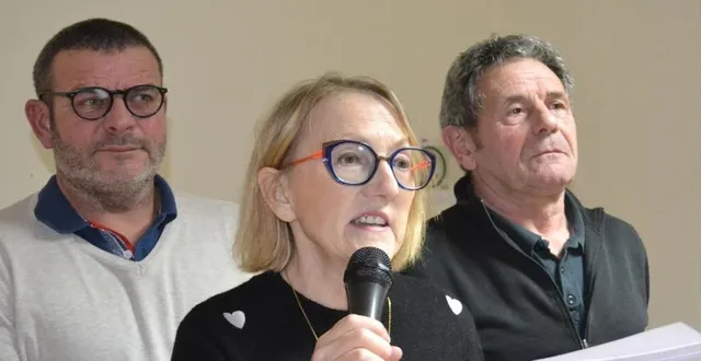 photo  la maire nicole foucault a formulé ses vœux en compagnie de ses adjoints gaëtan lebourdais et gino rossi.  &copy;  le maine libre 
