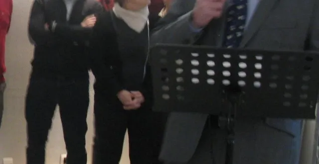 photo  le maire, jacky marchand devant les membres du conseil municipal et les élus locaux.  &copy;  ouest-francex 