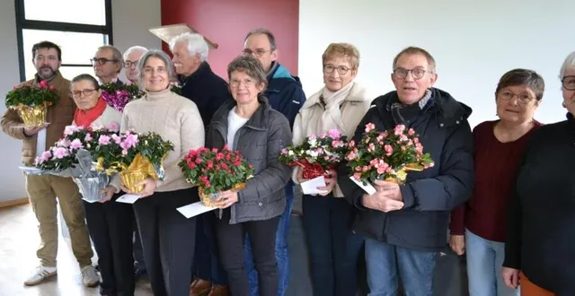 photo  les lauréats du concours de fleurissement.  &copy;  le maine libre 