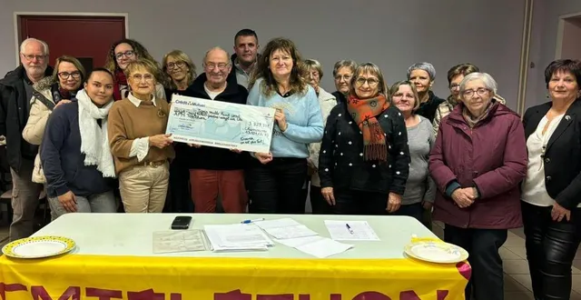 photo  toutes les associations étaient réunies pour la remise du chèque à l’afm téléthon.  &copy;  ouest-france 