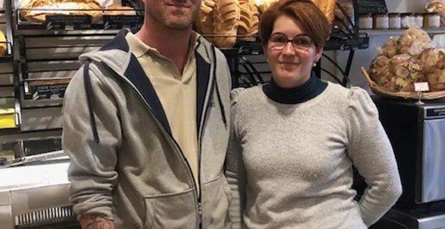 photo  originaires de lisieux, installés au mêle depuis treize ans, martial et éléonore séduisent une clientèle gourmande.  &copy;  ouest-france 