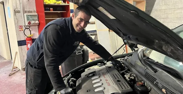 photo  mathieu pinto a ouvert son garage le long de la d323 à sceaux-sur-huisne.  &copy;  le maine libre 