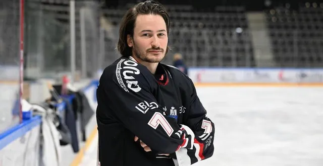 photo  thomas suire effectue enfin sa première apparition sous le maillot des ducs n° 74.  &copy;  co - josselin clair 