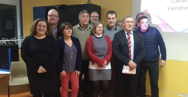 photo  le maire jean-louis clément (2e à droite) en compagnie de son équipe municipale lors de la cérémonie des vœux pour l’année 2025.   &copy;  le maine libre 