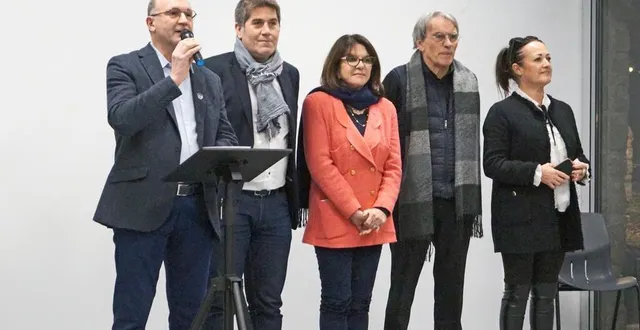photo  michel legalle, maire ; jérôme nury, député et vice-président du conseil départemental ; nathalie goulet, sénatrice ; bernard soul, président de la cdc domfront-tinchebray interco et catherine meunier, conseillère régionale et départementale, lors de la cérémonie des vœux, samedi 18 janvier.  &copy;  ouest-france 