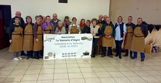 photo  une partie des adhérents avec leurs nouveaux tabliers  &copy;  ouest-france 