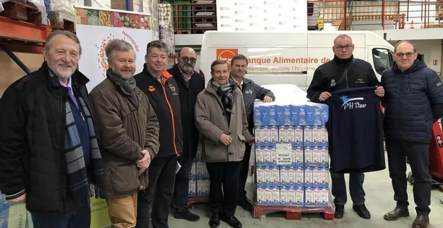 photo  4 680 litres de lait ont été donnés à la banque alimentaire.  &copy;  ouest-france 