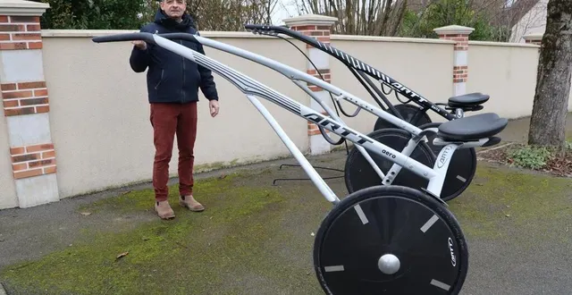 photo  richard thoré présente les deux sulkys qu’il a conçus en collaboration avec son père, du côté de brûlon, et qu’il espère vendre.  &copy;  ouest-france 
