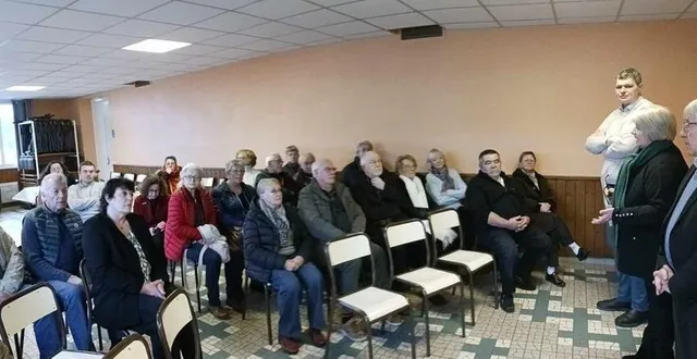 photo  agnès laigre a adressé ses vœux, aux côtés de sébastien gourdel, président des vam, et de jean-pierre féret, conseiller départemental qui est aussi son binôme.  &copy;  ouest-france 