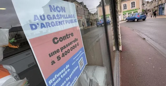 photo  la pétition en version papier était disponible durant un mois chez des commerçants du centre-ville de sablé-sur-sarthe.  &copy;  ouest-france 