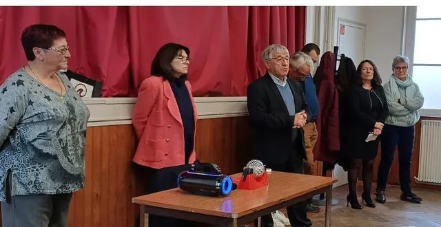 photo  marie-france huet ; nathalie goulet, sénatrice ; jean-pierre féret, conseiller départemental ; françois roumier, jacinthe gripon, chantal nicoleau, estelle mirande.  &copy;  ouest-france 