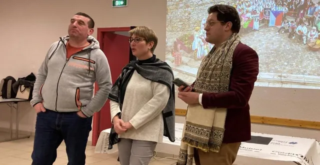 photo  yannick rigault et cécile libert, accompagnés d’aurélien guérin, ont présenté les manifestations du trou normand qui auront lieu cette année.  &copy;  ouest-france 