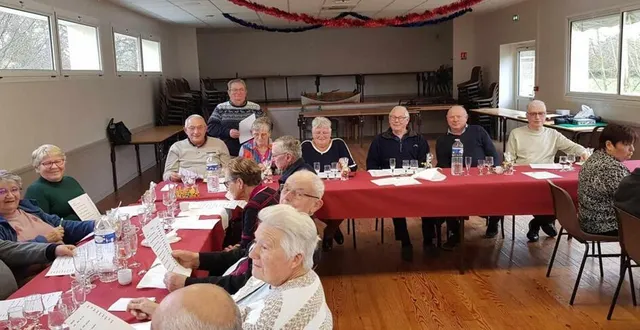 photo  un moment de partage et de convivialité lors du repas annuel de générations mouvement.  &copy;  le maine libre 