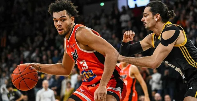 photo  noah penda contre la rochelle à antarès, en décembre 2024.  &copy;  le maine libre - denis lambert 