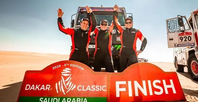 photo  david lhermelin, hubert lelièvre et franck geenen ont réussi haut la main les douze étapes du dakar 2025, en arabie saoudite.  &copy;  holeshot competition 