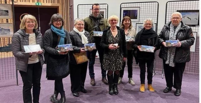 photo  les exposants : françoise marot, martine morel, paulette lemoine, gaël bastard, marie-françoise hamon, ginette tef, christine vesneault et colette foulon.  &copy;  ouest-france 