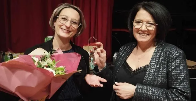 photo  stéphanie védis (à droite) a donné les clés du salon à lucie coeffé.  &copy;  co 