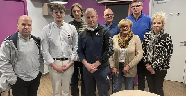 photo  ce mardi 21 janvier 2025, les oppositions municipales ainsi que des citoyens « engagés » ont fait le décompte des pétitions contre la passerelle et annoncé le lancement de l’association tous pour sablé.  &copy;  le maine libre 