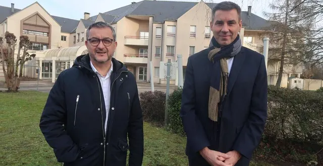 photo  beaufort, le 23 janvier 2025. christophe pot et christophe bruand, respectivement président du conseil de surveillance et directeur de l’etablissement de santé baugeois-vallée, ici devant le site de beaufort, où les travaux d’extension se terminent.  &copy;  agathe le nueff 