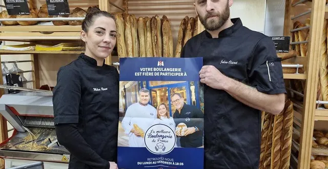 photo  milva russo et julien clairet ont reçu l’affiche de l’émission, qu’ils pourront apposer en vitrine.  &copy;  ouest-france 