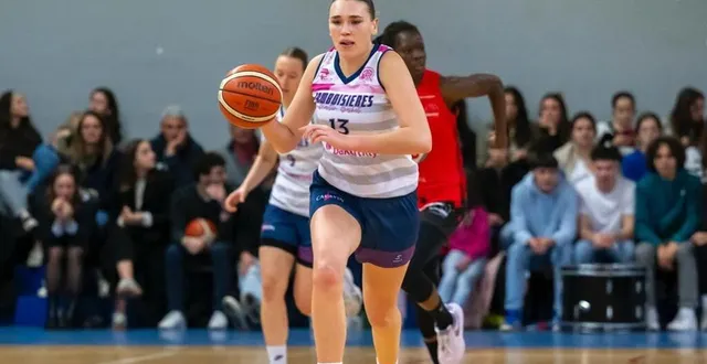 photo  clémentine chauveau est arrivée sur le banc du lmb il y a trois ans.  &copy;  photo : lamboisières-martin basket 