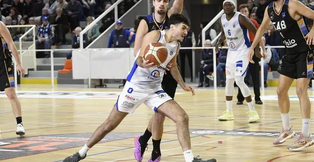 photo  jules gibey va jouer pour la première fois, contre son frère louis, lors du derby entre fougères et l’union rennes.  &copy;  jocelyne régent 