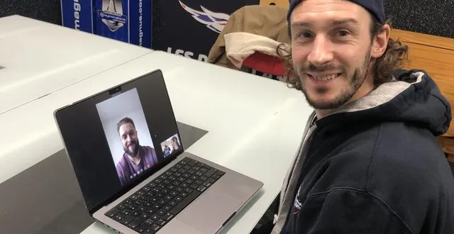 photo  amis dans la vie, tommy giroux et philippe halley vont se retrouver ce soir sur la glace.  &copy;  photo co 