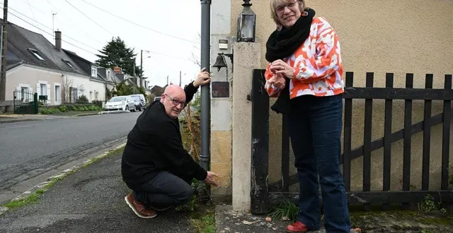 photo  cheffes, mardi 7 janvier 2025. alain et myriam bouligand ont apposé un repère de crue sur leur façade, pour ne jamais oublier.  &copy;  co – josselin clair 