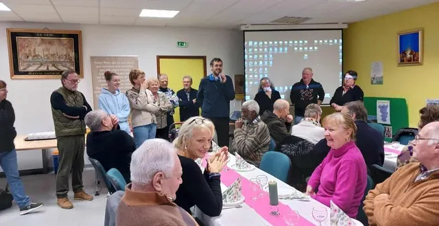 photo  le père pascal durand, curé de la nouvelle paroisse de la sainte-trinité -en-auge, adresse ses vœux de bonne année à ses équipes et aux élus.  &copy;  ouest-france 