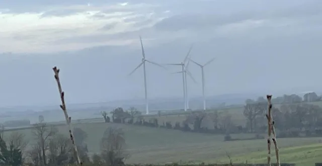 photo  un parc éolien (ici les quatre machines de moulins-sur-orne) est envisagé à avoine.  &copy;  ouest-france 