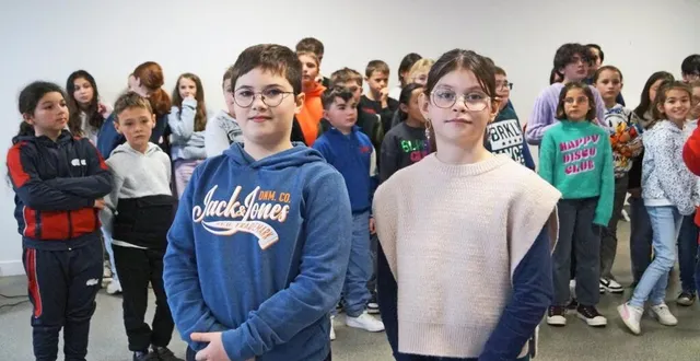 photo  liam guérin et ambre romuald participeront à la finale départementale des petits champions de lecture.  &copy;  ouest-france. 