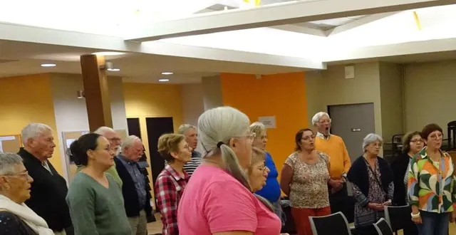 photo  la chorale harmonia répète les chants du concert de l’an neuf sous la direction de magali lemoine, cheffe de cœur.  &copy;  ouest-france 