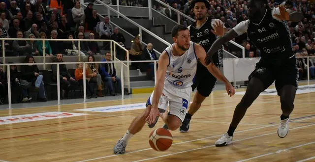 photo  longtemps contenu, maxime choplin aura finalement eu le dernier mot face aux rennais.  &copy;  ouest-france 